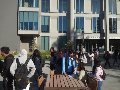 Students in Stevenson-Darwin quad during Discovery Day